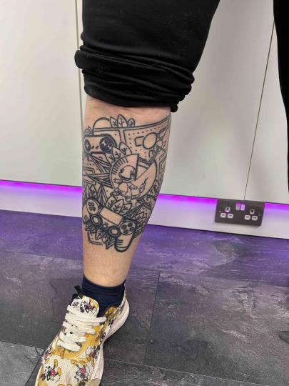 Gamer geek style leg